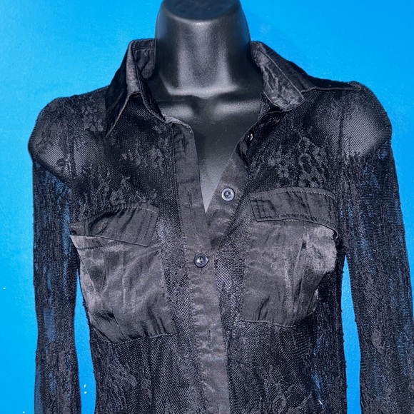 Button down lace top - Picture 3 of 6